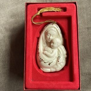 Lenox Madonna & Child Ornament Excellent Condition in Original Box